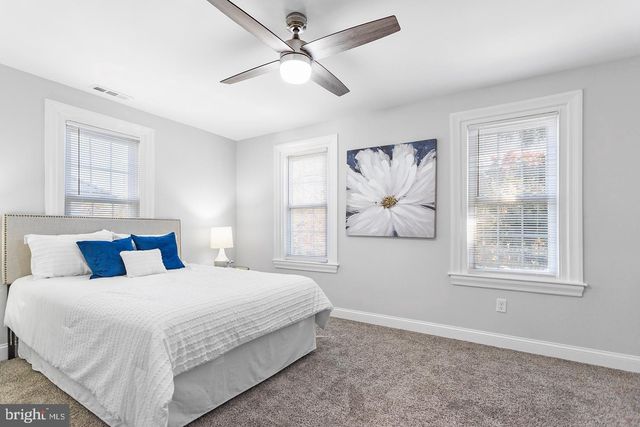 37 BISHOP HOLLOW RD, Newtown Square, PA 19073