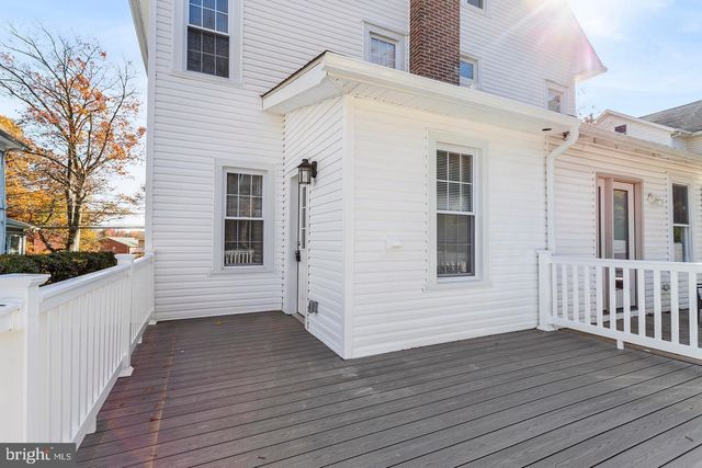 37 BISHOP HOLLOW RD, Newtown Square, PA 19073