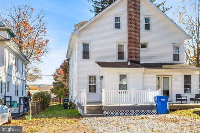 37 BISHOP HOLLOW RD, Newtown Square, PA 19073