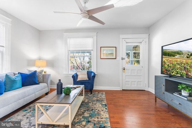 37 BISHOP HOLLOW RD, Newtown Square, PA 19073