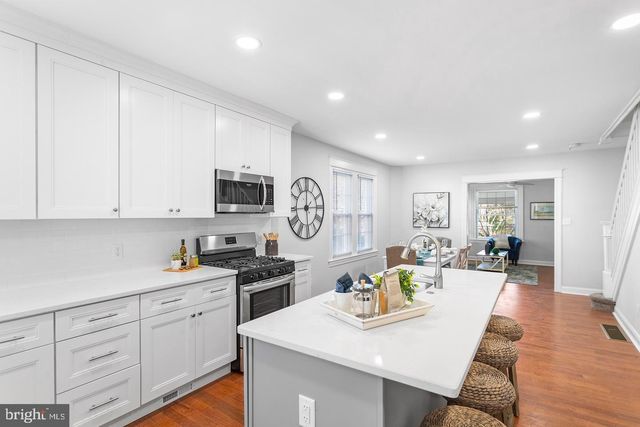 37 BISHOP HOLLOW RD, Newtown Square, PA 19073