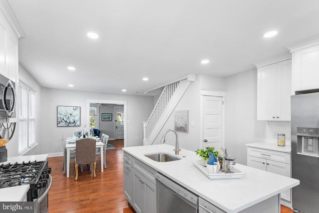37 BISHOP HOLLOW RD, Newtown Square, PA 19073