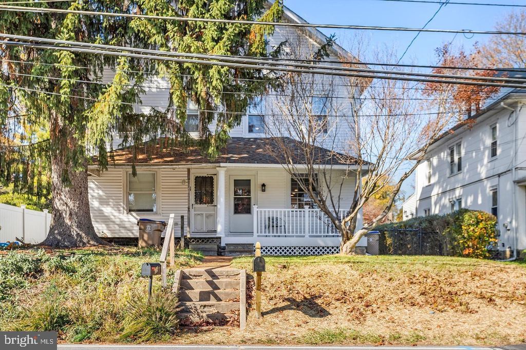 37 BISHOP HOLLOW RD, Newtown Square, PA 19073