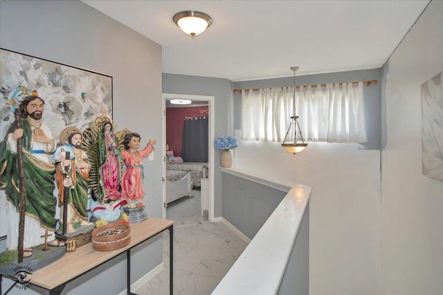 2454 E 68th Avenue, Merrillville, IN 46410
