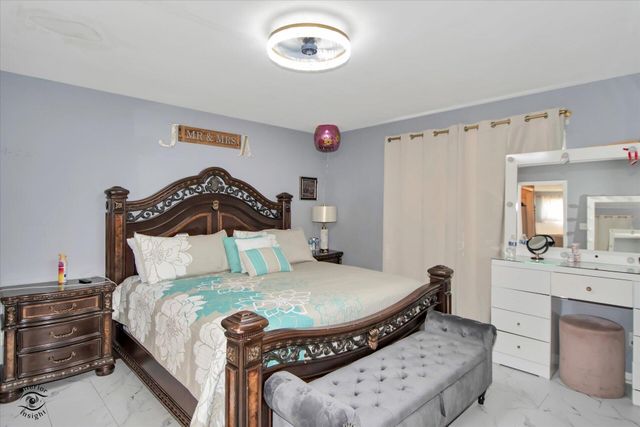 2454 E 68th Avenue, Merrillville, IN 46410