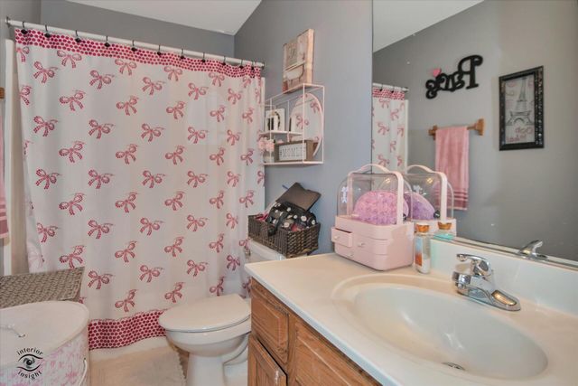 2454 E 68th Avenue, Merrillville, IN 46410
