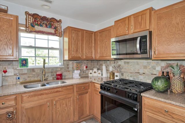 2454 E 68th Avenue, Merrillville, IN 46410