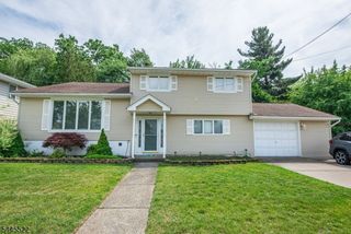 319 Winifred Dr, Totowa Boro, NJ 07512