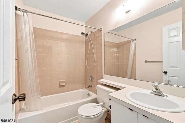 50 WE Lindsley Road 21, Cedar Grove Twp., NJ 07009