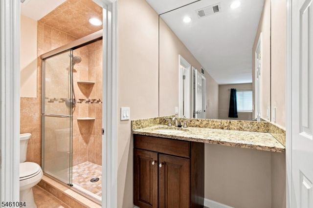 50 WE Lindsley Road 21, Cedar Grove Twp., NJ 07009
