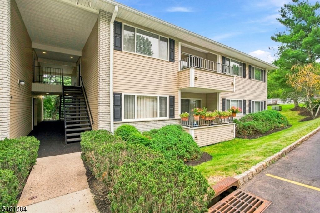 50 WE Lindsley Road 21, Cedar Grove Twp., NJ 07009