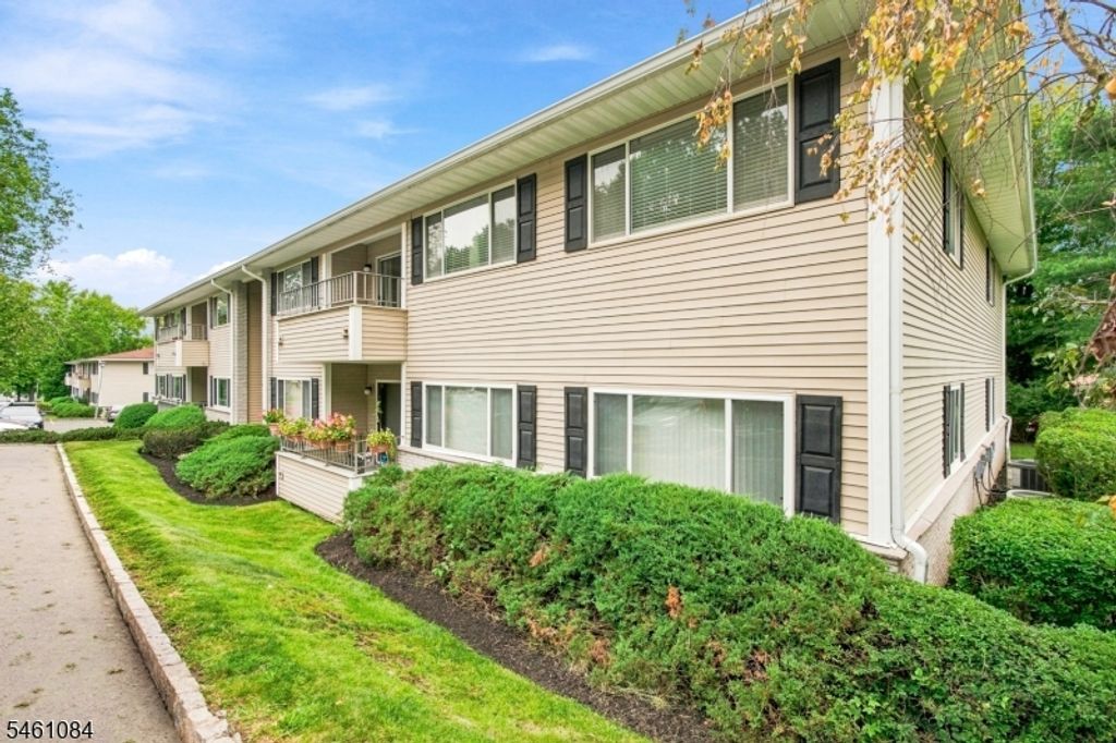 50 WE Lindsley Road 21, Cedar Grove Twp., NJ 07009 — photo 2