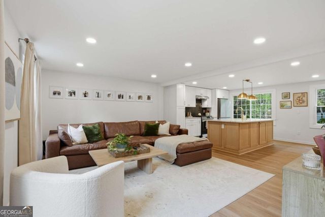 120 Hillside Lane, Roswell, GA 30076