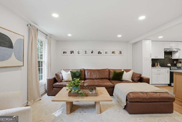 120 Hillside Lane, Roswell, GA 30076