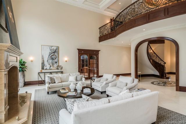 4 Valentines Farm Court, Old Brookville, NY 11545