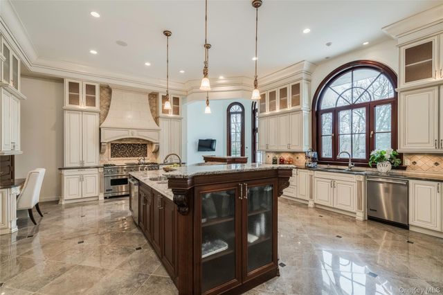 4 Valentines Farm Court, Old Brookville, NY 11545