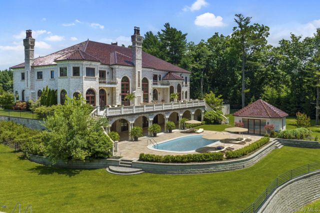 4 Valentines Farm Court, Old Brookville, NY 11545