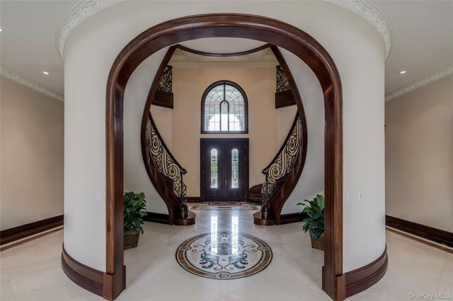 4 Valentines Farm Court, Old Brookville, NY 11545