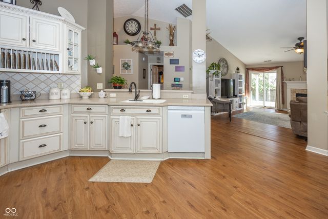 6011 Timberland Way, Indianapolis, IN 46221