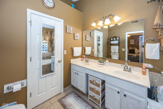 6011 Timberland Way, Indianapolis, IN 46221