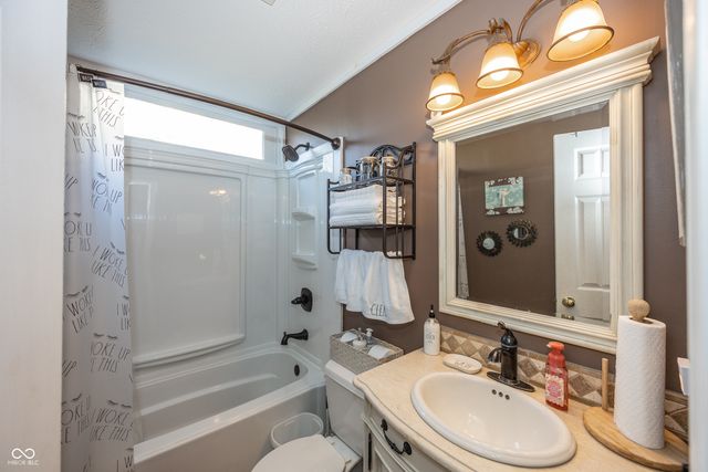 6011 Timberland Way, Indianapolis, IN 46221