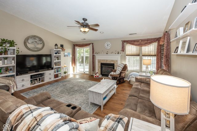 6011 Timberland Way, Indianapolis, IN 46221