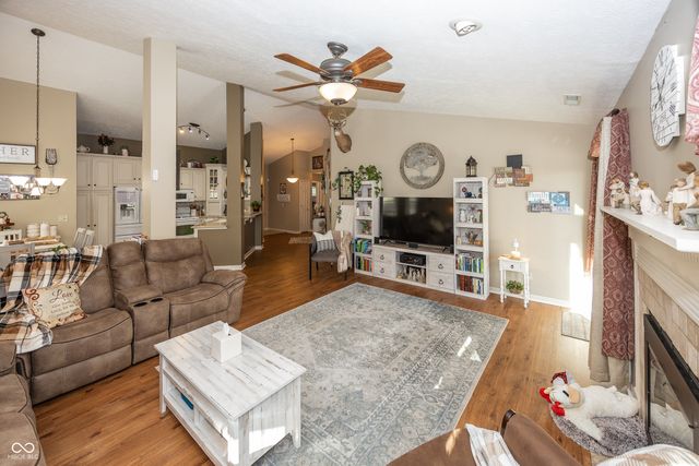 6011 Timberland Way, Indianapolis, IN 46221