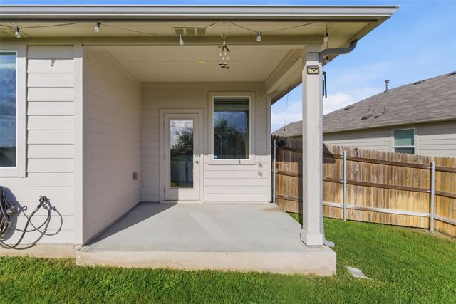 220 Apache Plum DR, Kyle, TX 78640