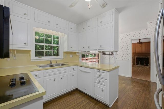 92 Brandon Ridge Drive, Sandy Springs, GA 30328