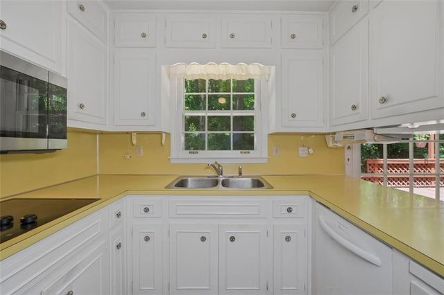 92 Brandon Ridge Drive, Sandy Springs, GA 30328