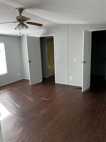 3902 Marzia Avenue, Fresno, TX 77545