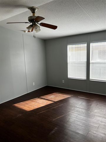 3902 Marzia Avenue, Fresno, TX 77545