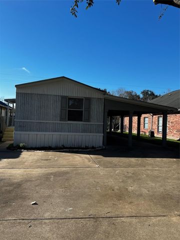 3902 Marzia Avenue, Fresno, TX 77545