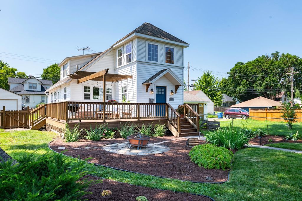 30 6th Avenue N, Hopkins, MN 55343