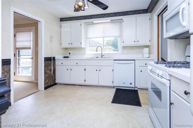 4133 Amherst Road, Royal Oak, MI 48073