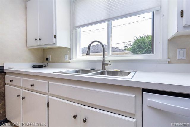 4133 Amherst Road, Royal Oak, MI 48073