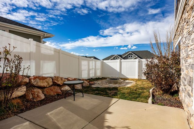 910 S PACE PL, North Salt Lake, UT 84054
