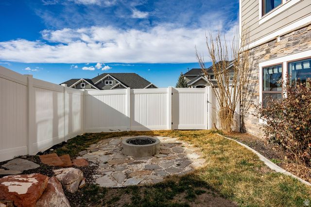 910 S PACE PL, North Salt Lake, UT 84054
