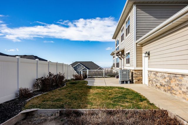 910 S PACE PL, North Salt Lake, UT 84054