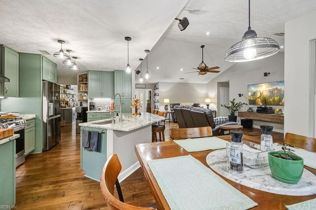 303 Nottingham PL, Smithfield, VA 23430