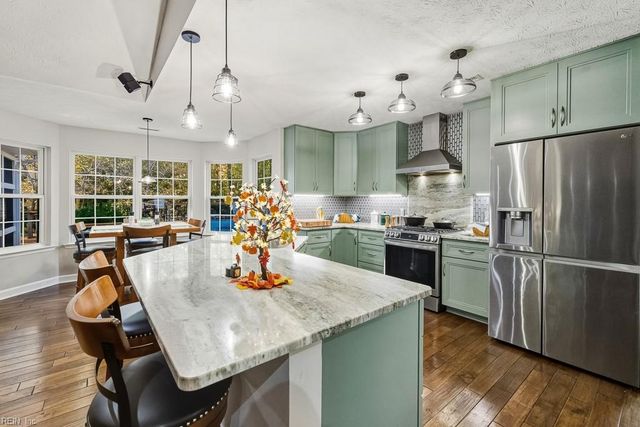 303 Nottingham PL, Smithfield, VA 23430