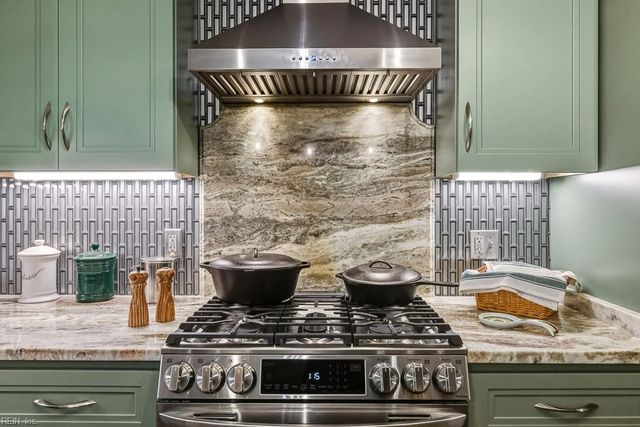 303 Nottingham PL, Smithfield, VA 23430