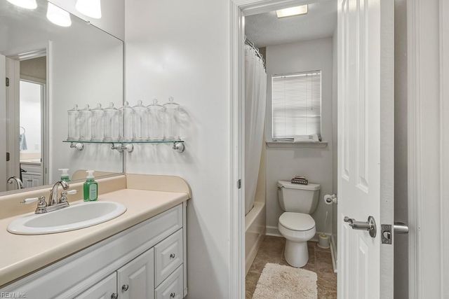 303 Nottingham PL, Smithfield, VA 23430