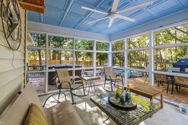 303 Nottingham PL, Smithfield, VA 23430