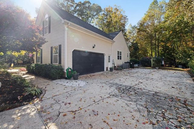 303 Nottingham PL, Smithfield, VA 23430