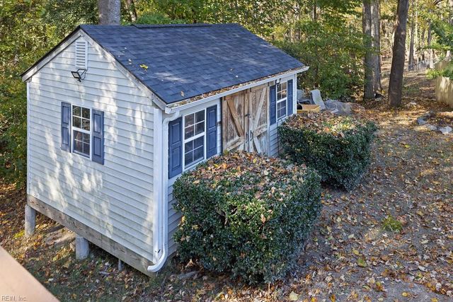 303 Nottingham PL, Smithfield, VA 23430