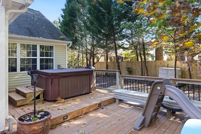 303 Nottingham PL, Smithfield, VA 23430