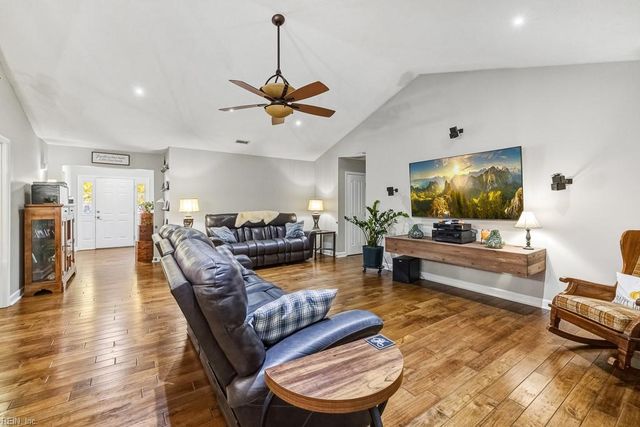 303 Nottingham PL, Smithfield, VA 23430