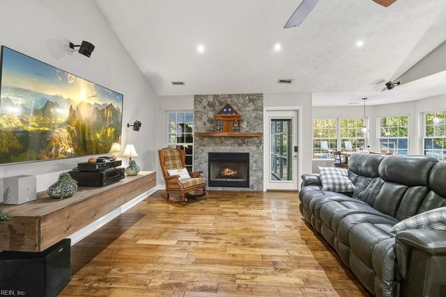 303 Nottingham PL, Smithfield, VA 23430