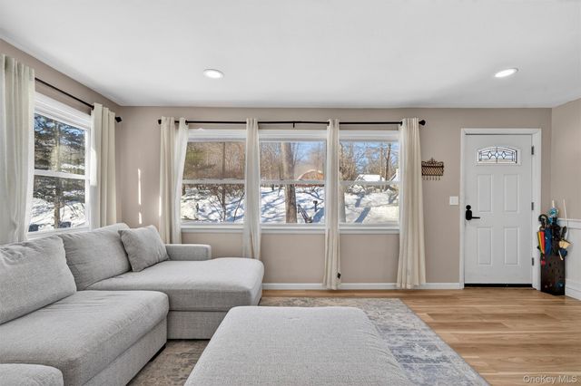 51 E Green Road, Rock Tavern, NY 12575